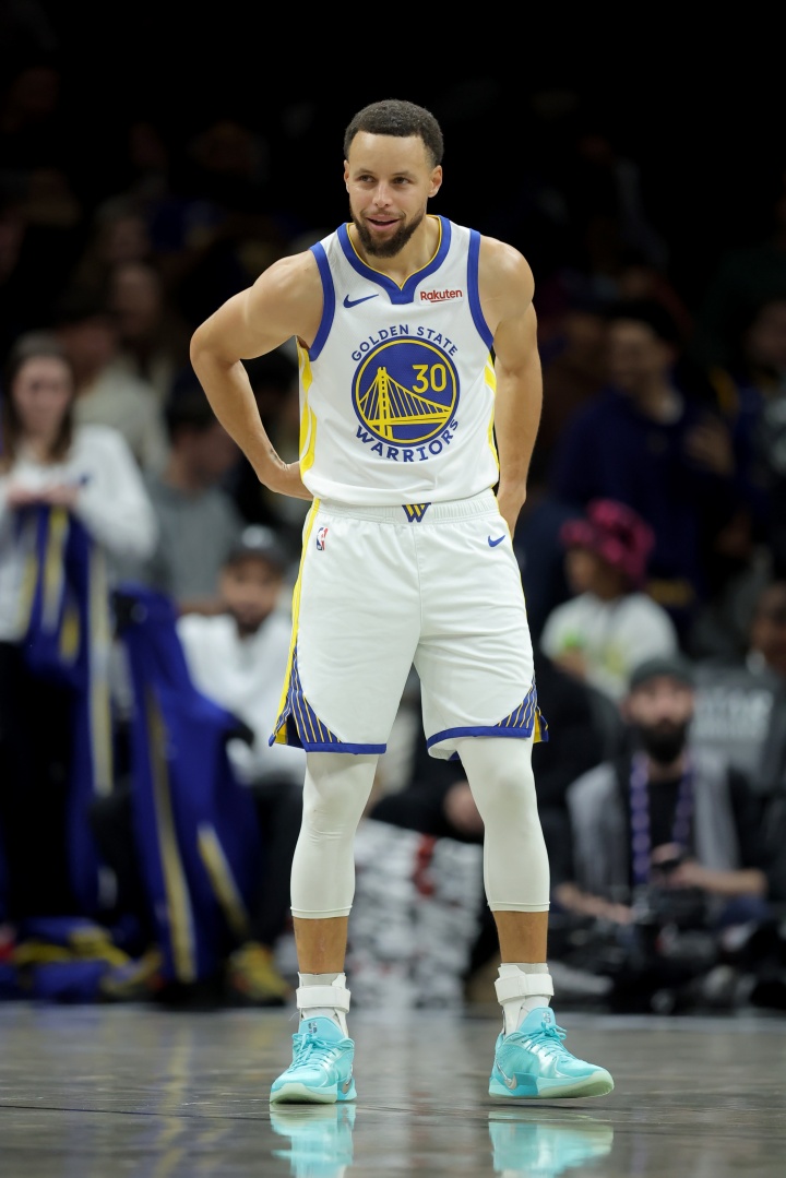 开云官网APP-库里再献单节20+神迹，生涯第45次独占历史榜首！