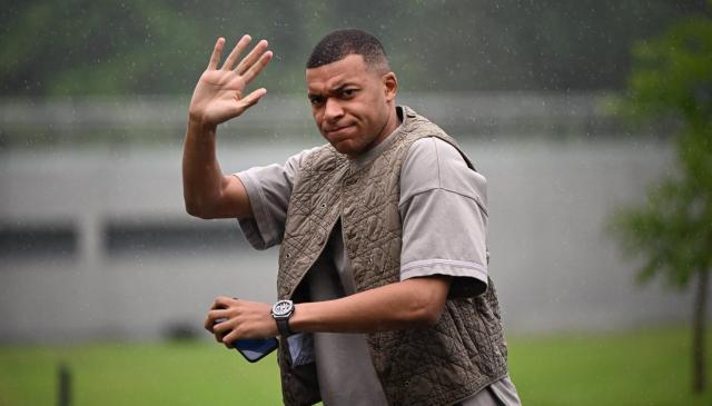 开云官方平台-转会大戏终于落幕！官方：姆巴佩加盟皇马