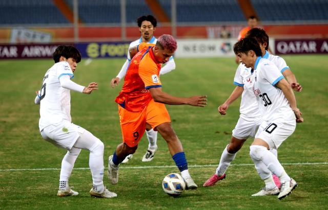 开云官方平台-泰山心有不甘2比3：我们能更好！在主场这运气···