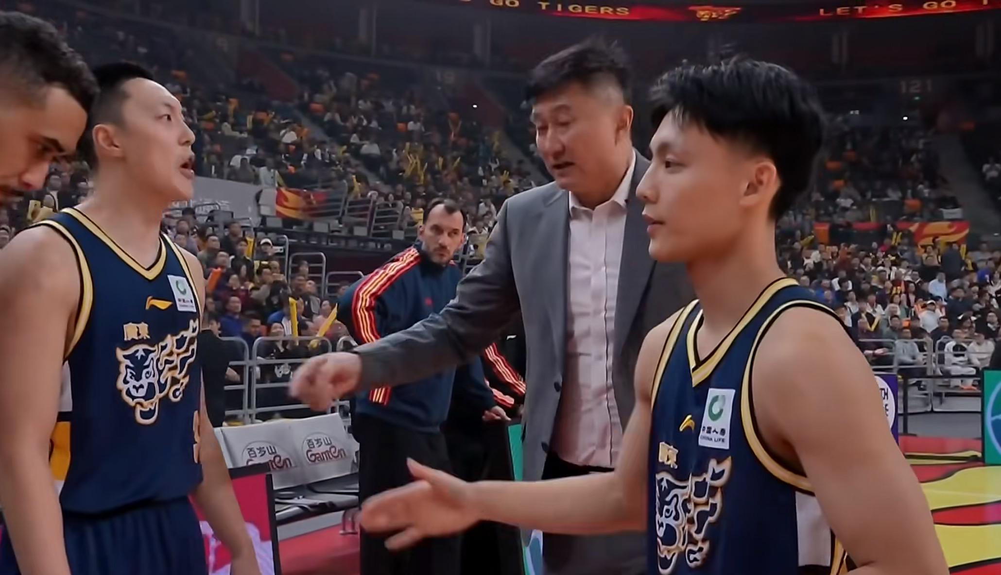 开云数字工具-广东3消息！郭士强三请徐杰回男篮，崔永熙摊牌，麦考尔回归训练