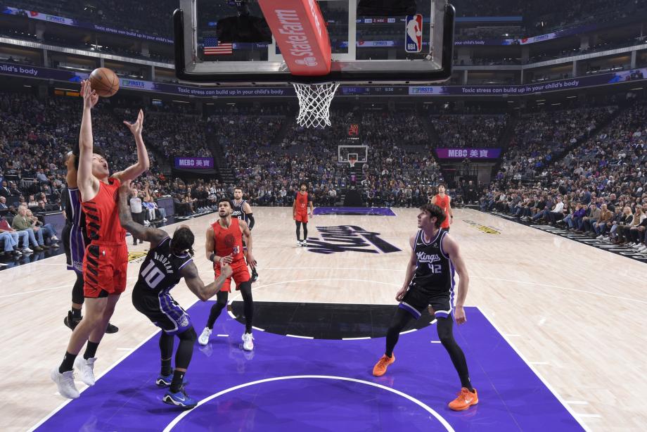 开云数字工具-杨瀚森2分1助1断阿夫迪亚30+8 开拓者擒国王取3连胜