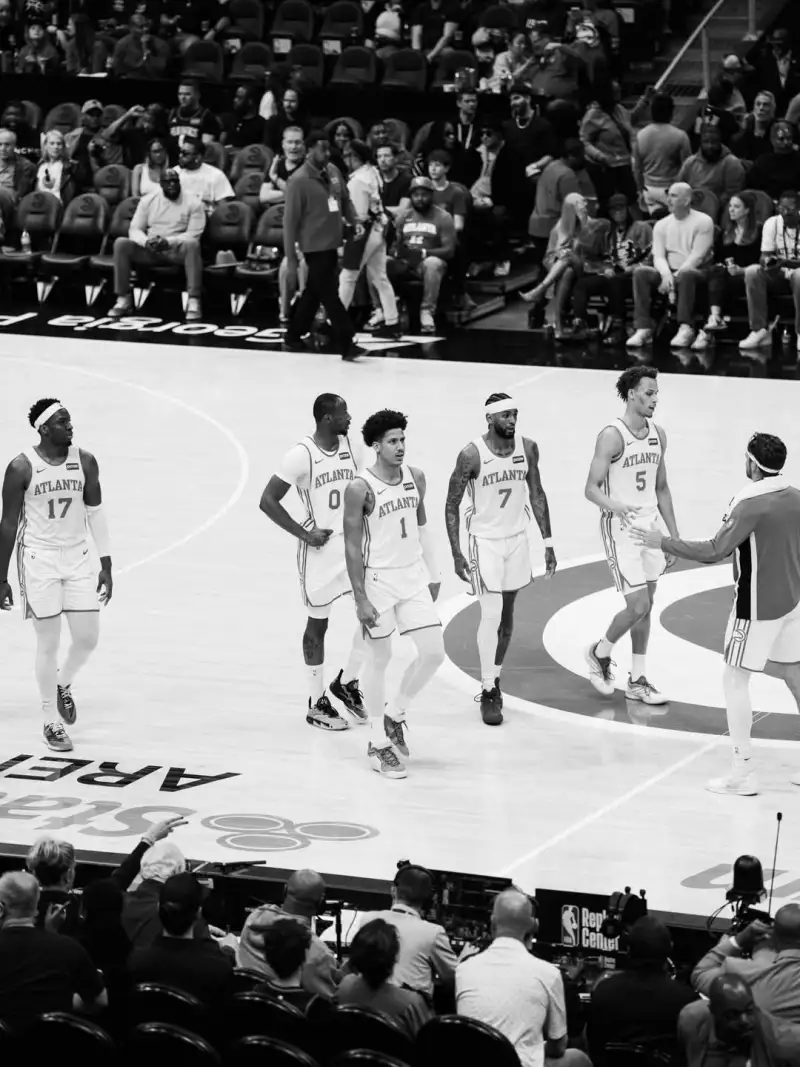 开云数字工具-涅槃重生？乔纳森-库明加Ins晒球队赛场照与球迷分享